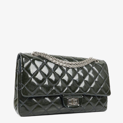 CHANEL 2.55 Reissue Double Flap aus Lackleder mit Ruthenium-Hardware