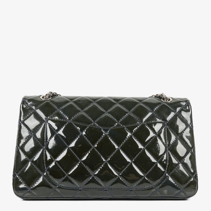 CHANEL 2.55 Reissue Double Flap aus Lackleder mit Ruthenium-Hardware