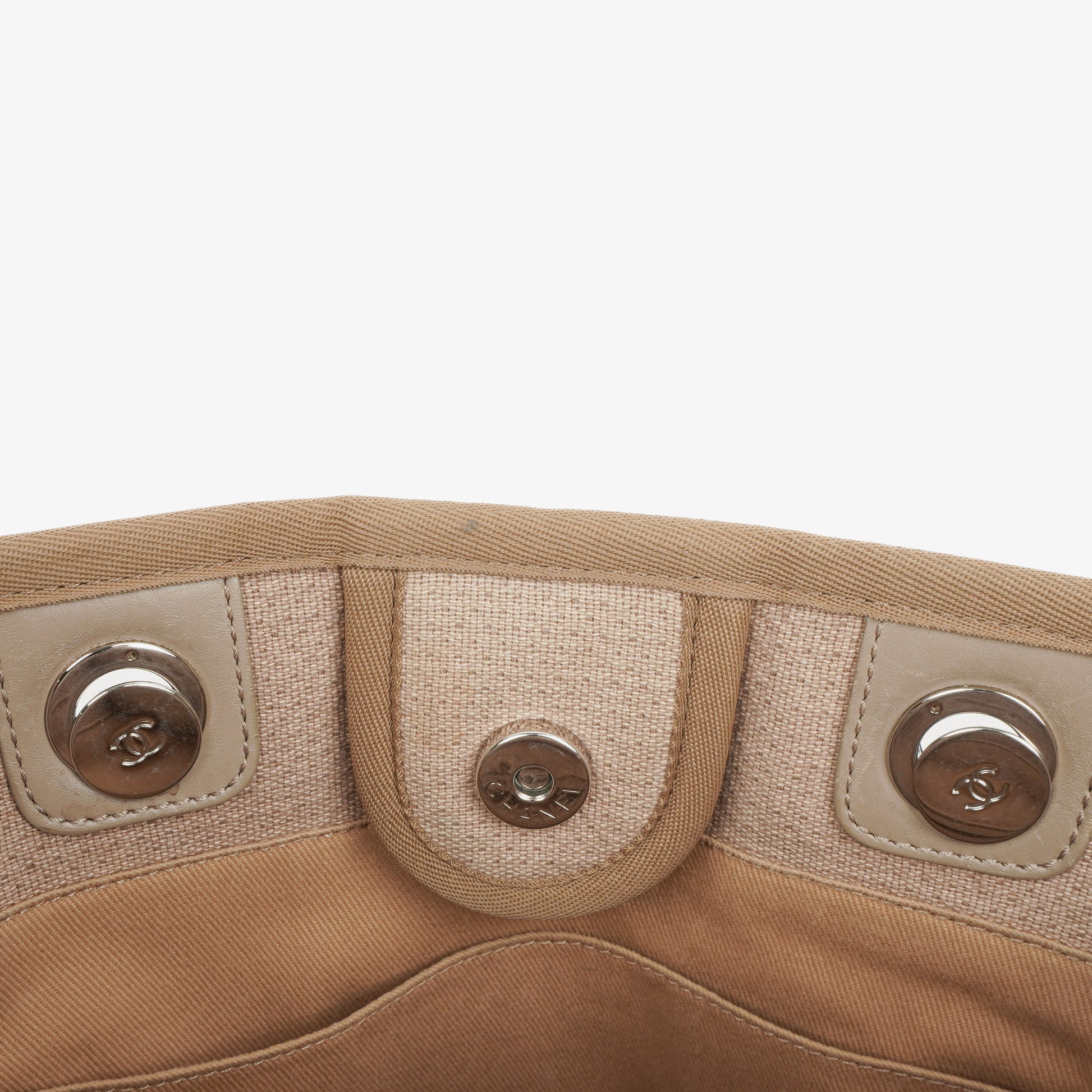 Chanel North/South Deauville Shopping Tote aus beigem Canvas