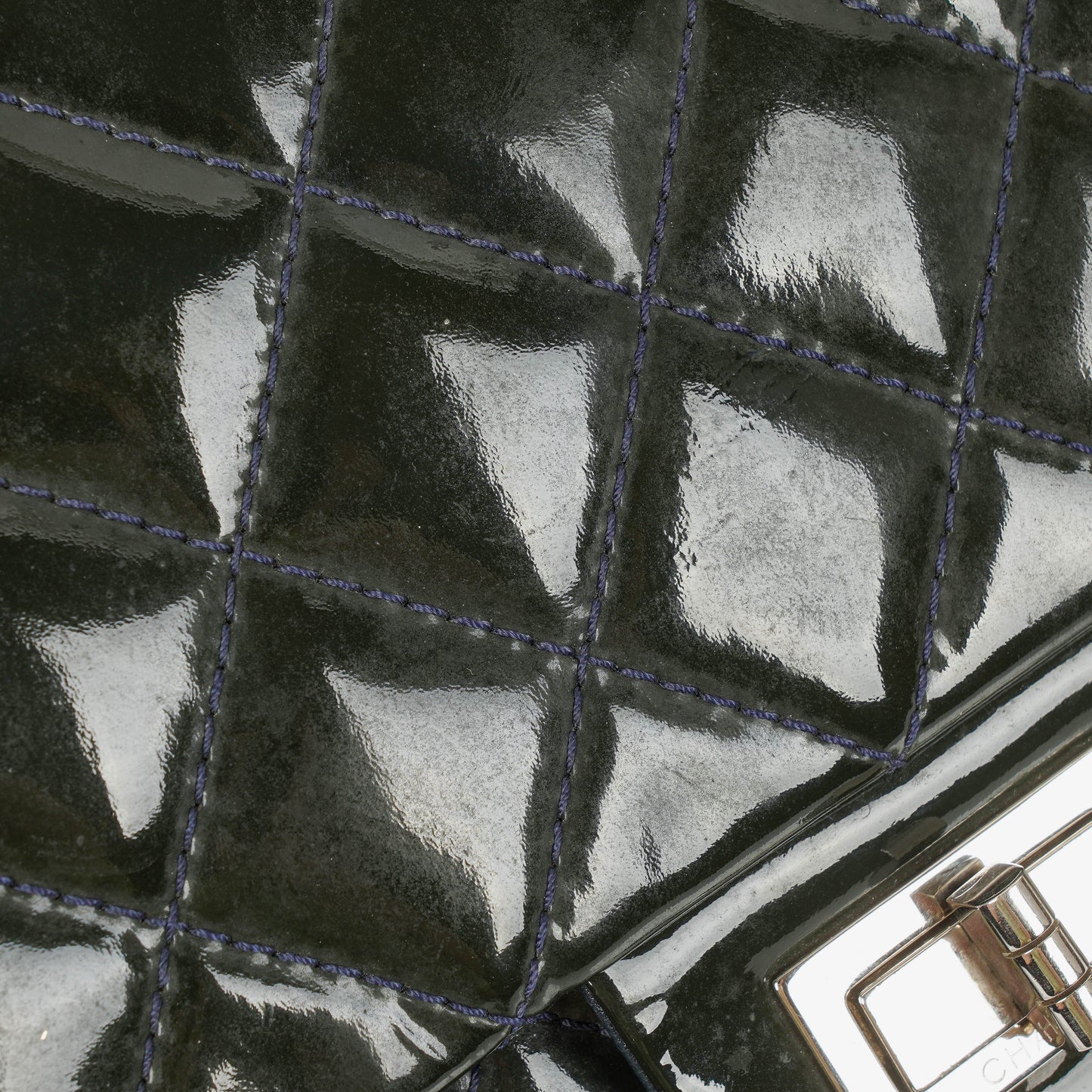 CHANEL 2.55 Reissue Double Flap aus Lackleder mit Ruthenium-Hardware