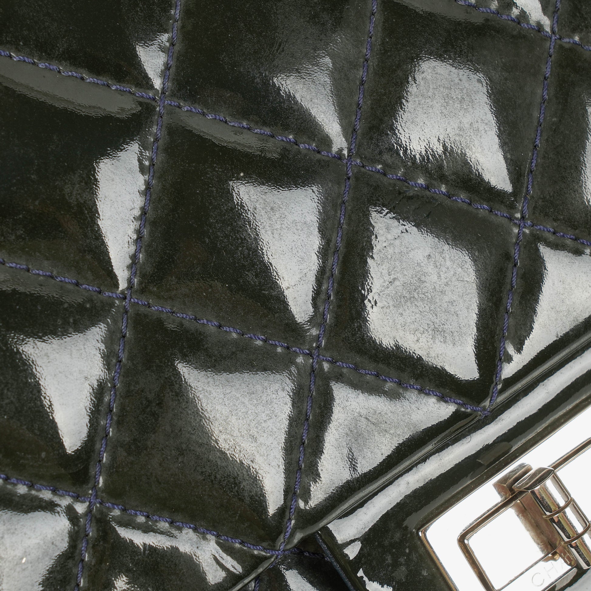 CHANEL 2.55 Reissue Double Flap aus Lackleder mit Ruthenium-Hardware