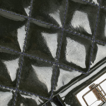 CHANEL 2.55 Reissue Double Flap aus Lackleder mit Ruthenium-Hardware