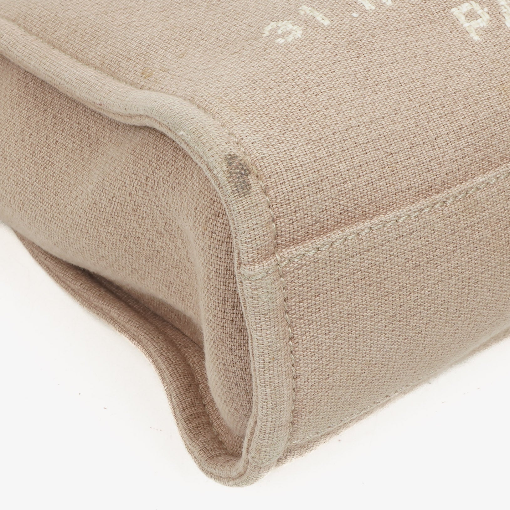 Chanel North/South Deauville Shopping Tote aus beigem Canvas