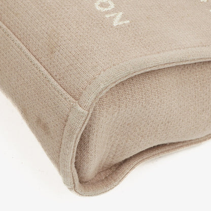 Chanel North/South Deauville Shopping Tote aus beigem Canvas