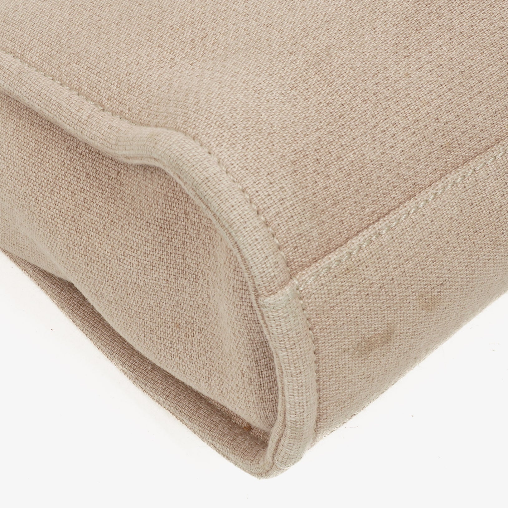 Chanel North/South Deauville Shopping Tote aus beigem Canvas