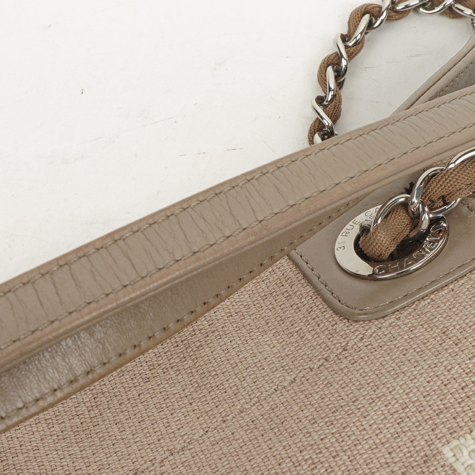 Chanel North/South Deauville Shopping Tote aus beigem Canvas