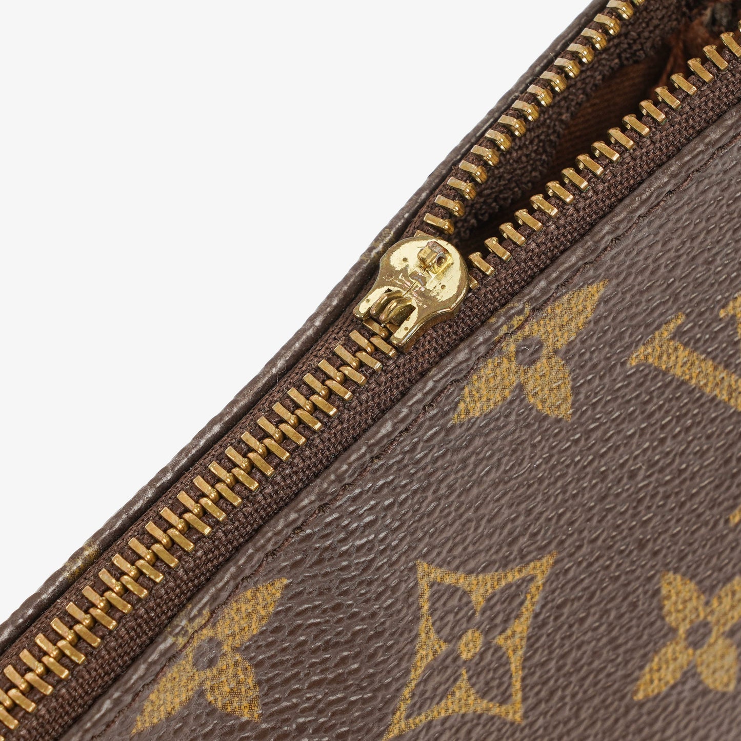 Louis Vuitton Pochette Accessoires Clutch aus Monogram Canvas