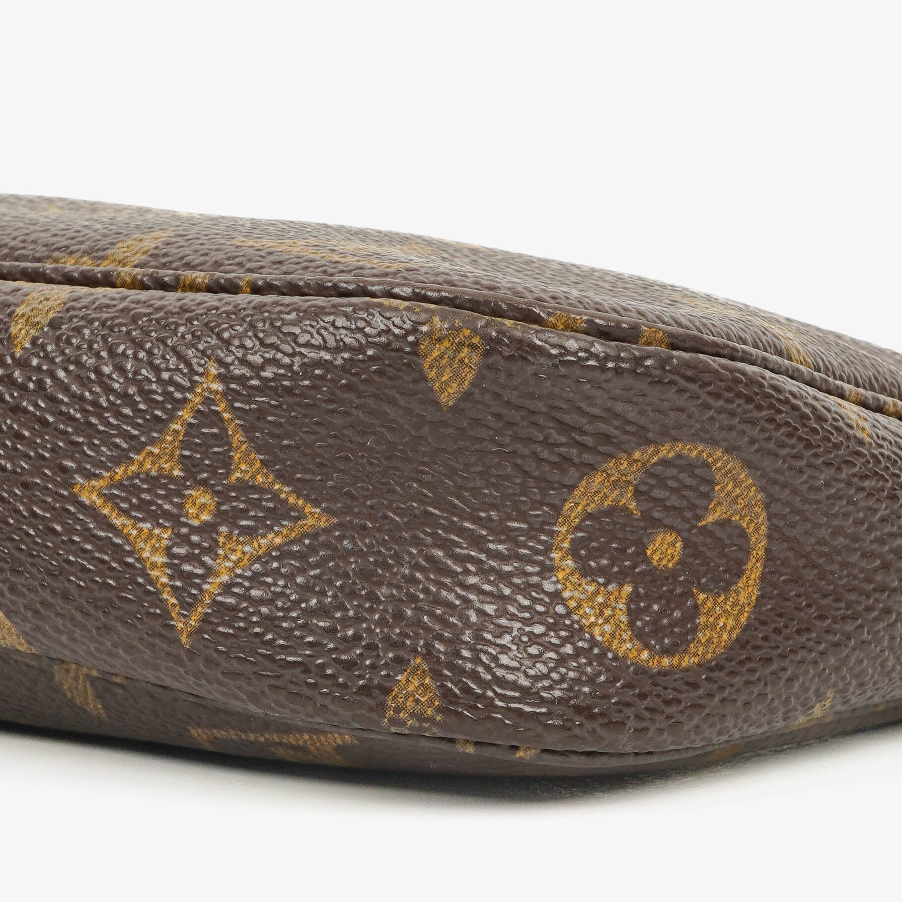 Louis Vuitton Pochette Accessoires Clutch aus Monogram Canvas