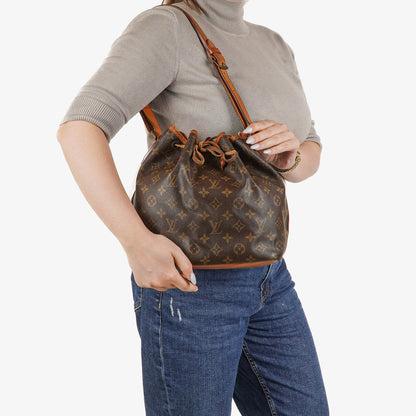 Louis Vuitton Petit Noe Schultertasche aus Monogram Canvas