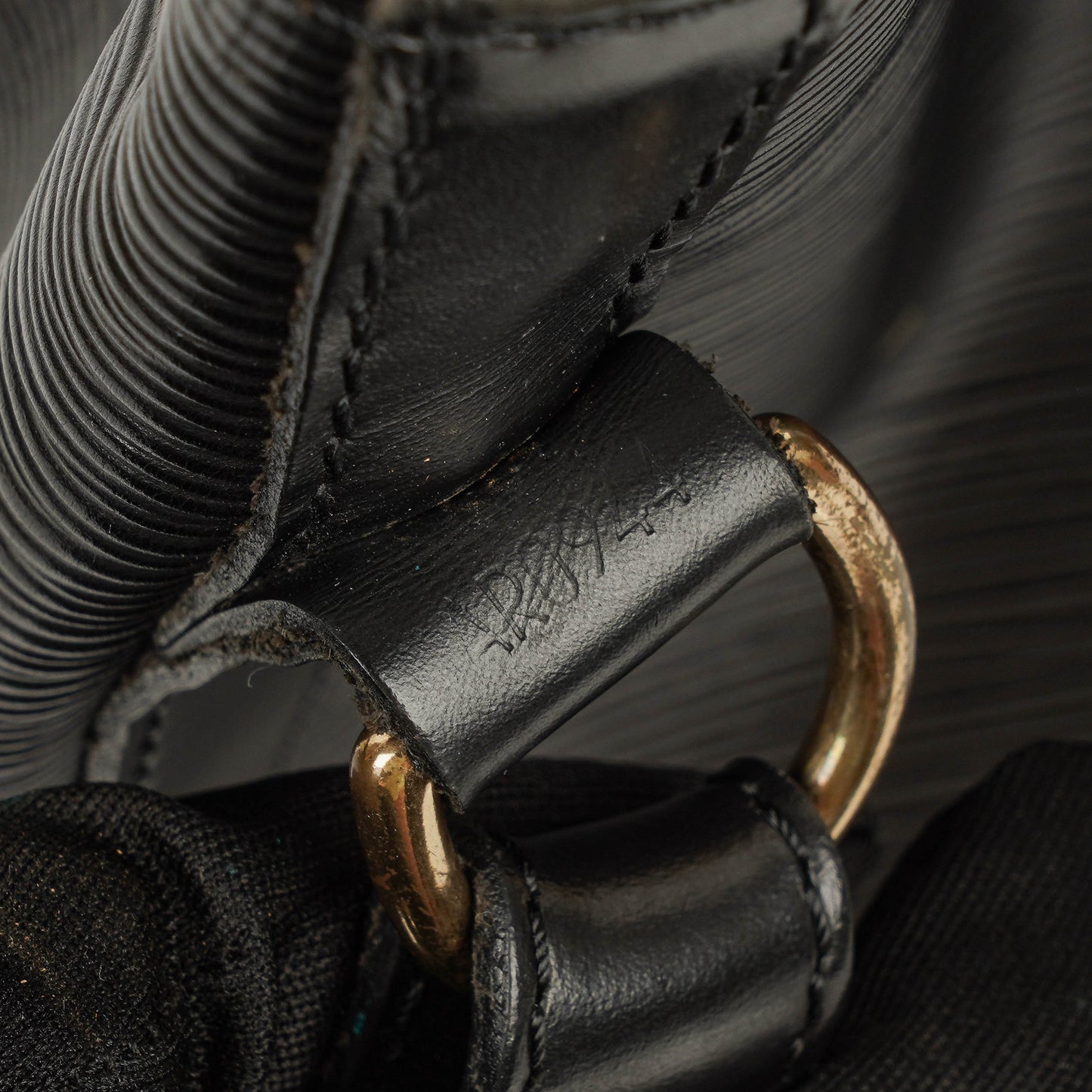Louis Vuitton Petit Noe Schultertasche aus schwarzem Epi Leder