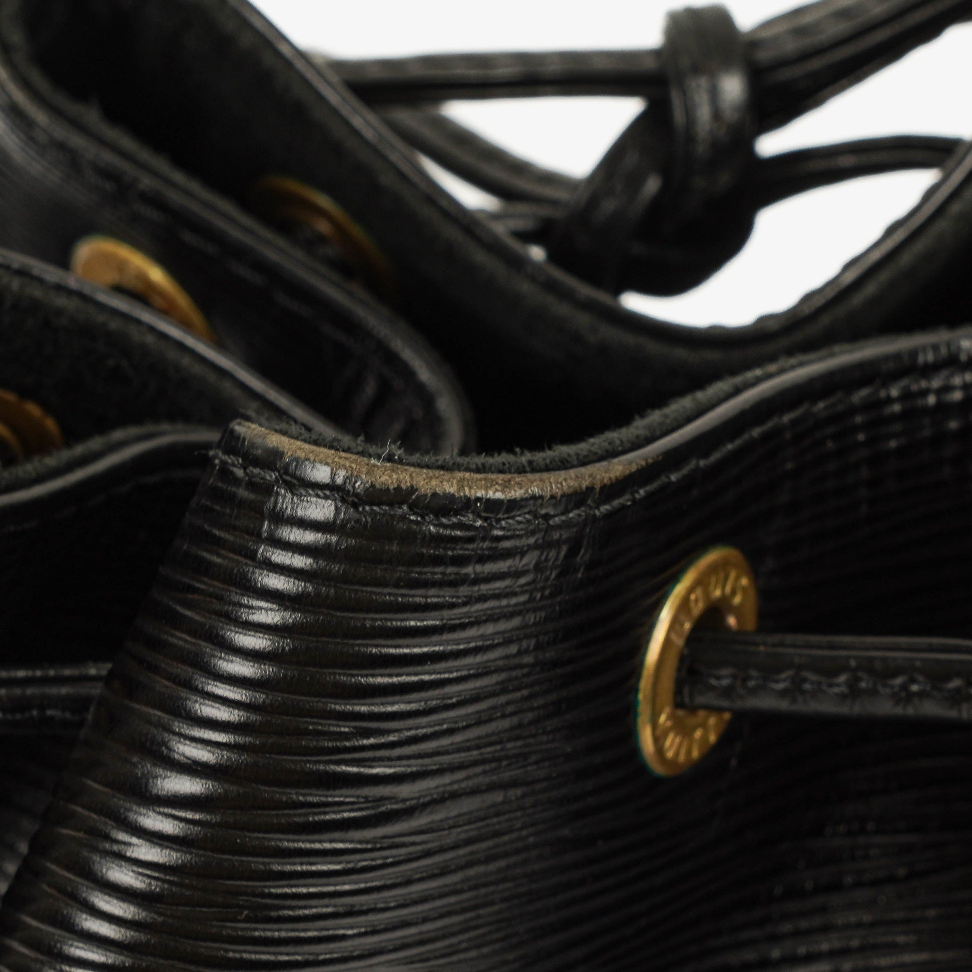 Louis Vuitton Petit Noe Schultertasche aus schwarzem Epi Leder