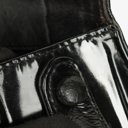 Chanel Top-Handle-Klappentasche aus schwarzem gestepptem Lackleder mit 24K vergoldeter Hardware