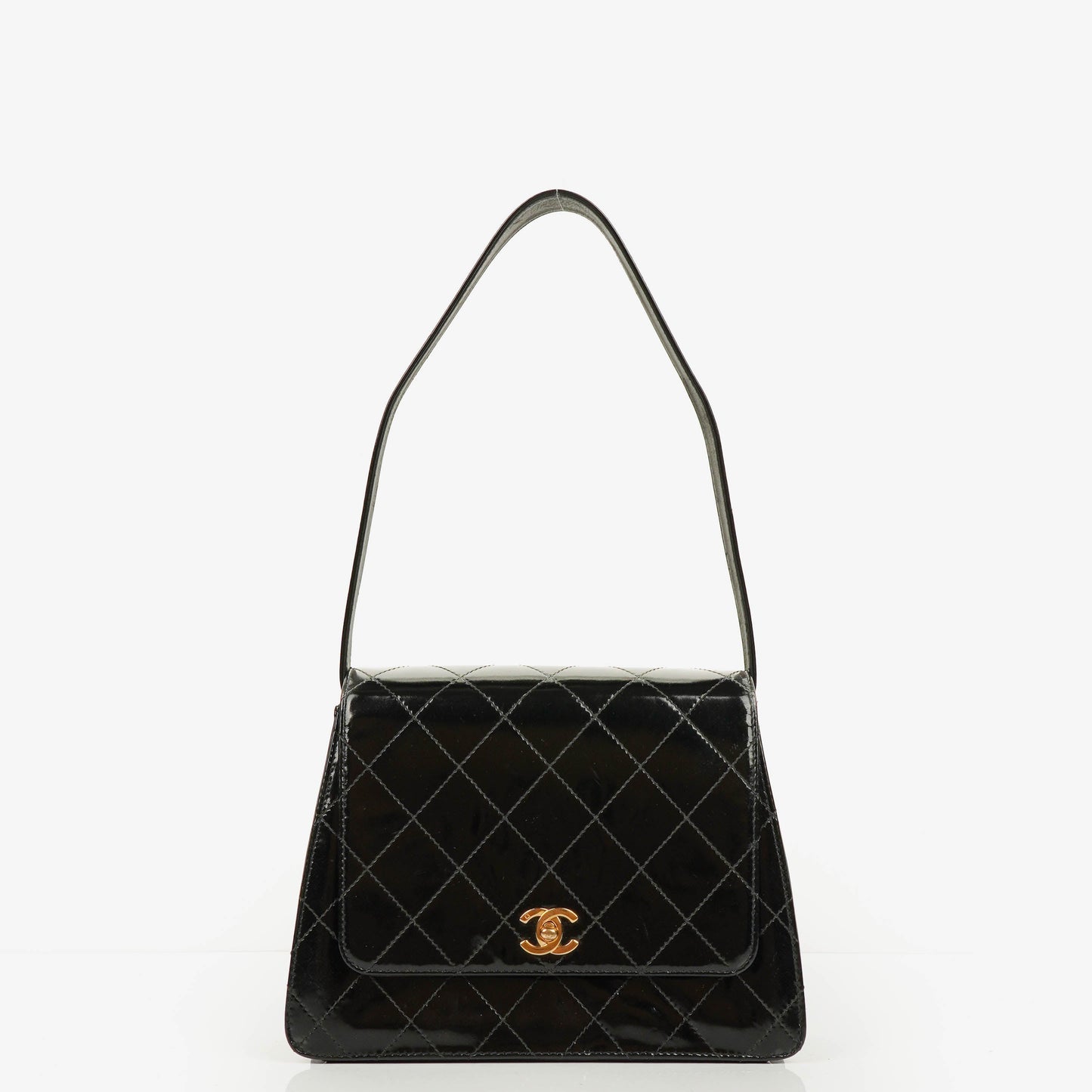 Chanel Top-Handle-Klappentasche aus schwarzem gestepptem Lackleder mit 24K vergoldeter Hardware