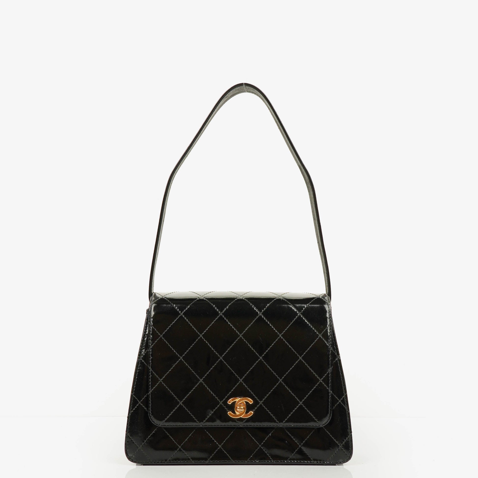 Chanel Top-Handle-Klappentasche aus schwarzem gestepptem Lackleder mit 24K vergoldeter Hardware