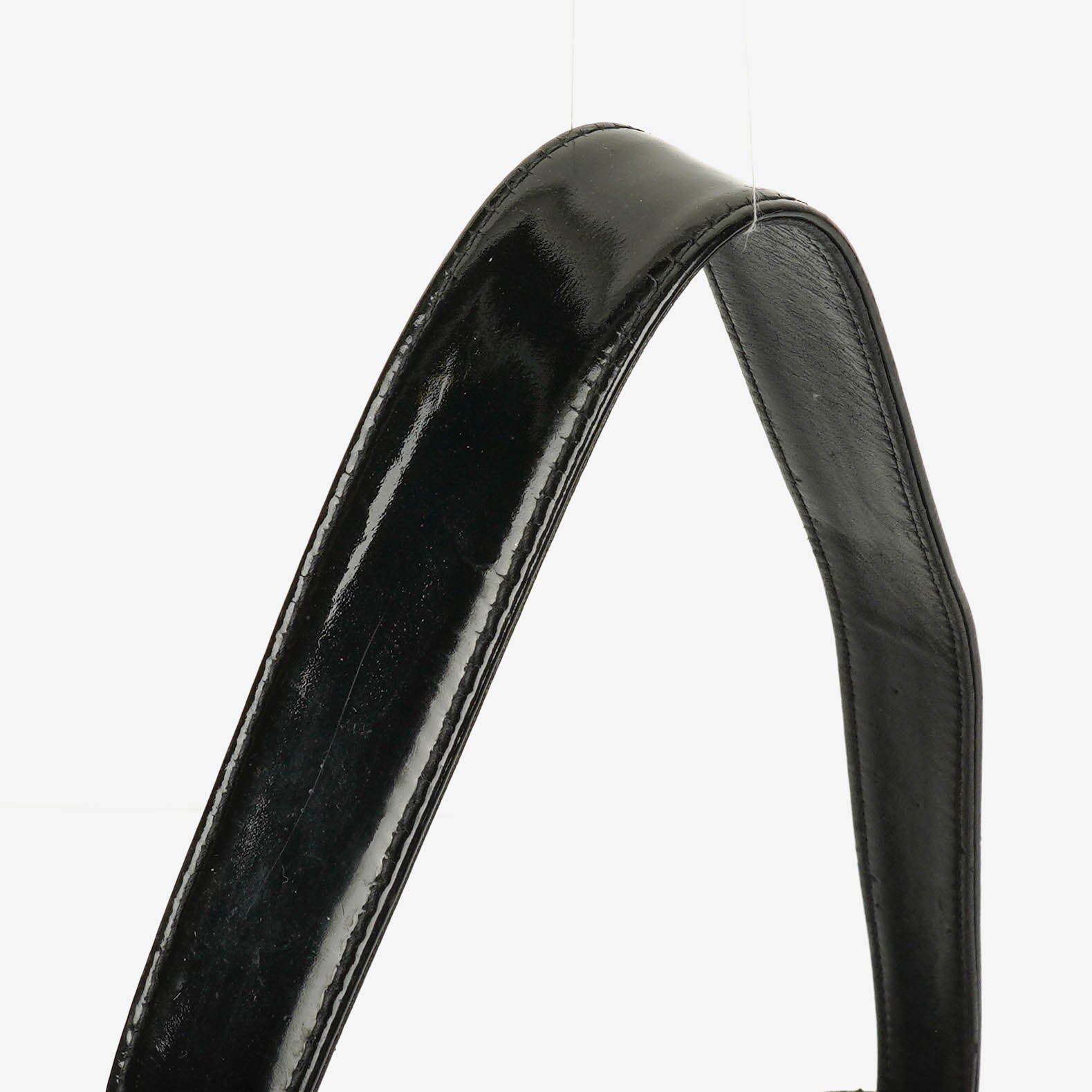 Chanel Top-Handle-Klappentasche aus schwarzem gestepptem Lackleder mit 24K vergoldeter Hardware