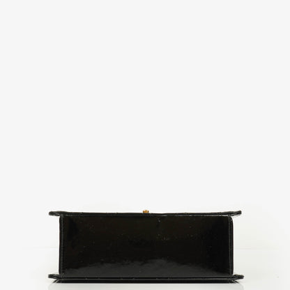 Chanel Top-Handle-Klappentasche aus schwarzem gestepptem Lackleder mit 24K vergoldeter Hardware