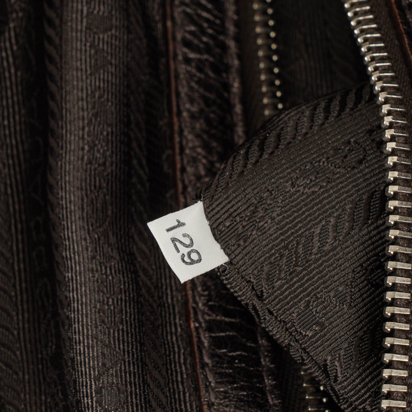 Prada Vitello Daino Antik Piombo Handtasche