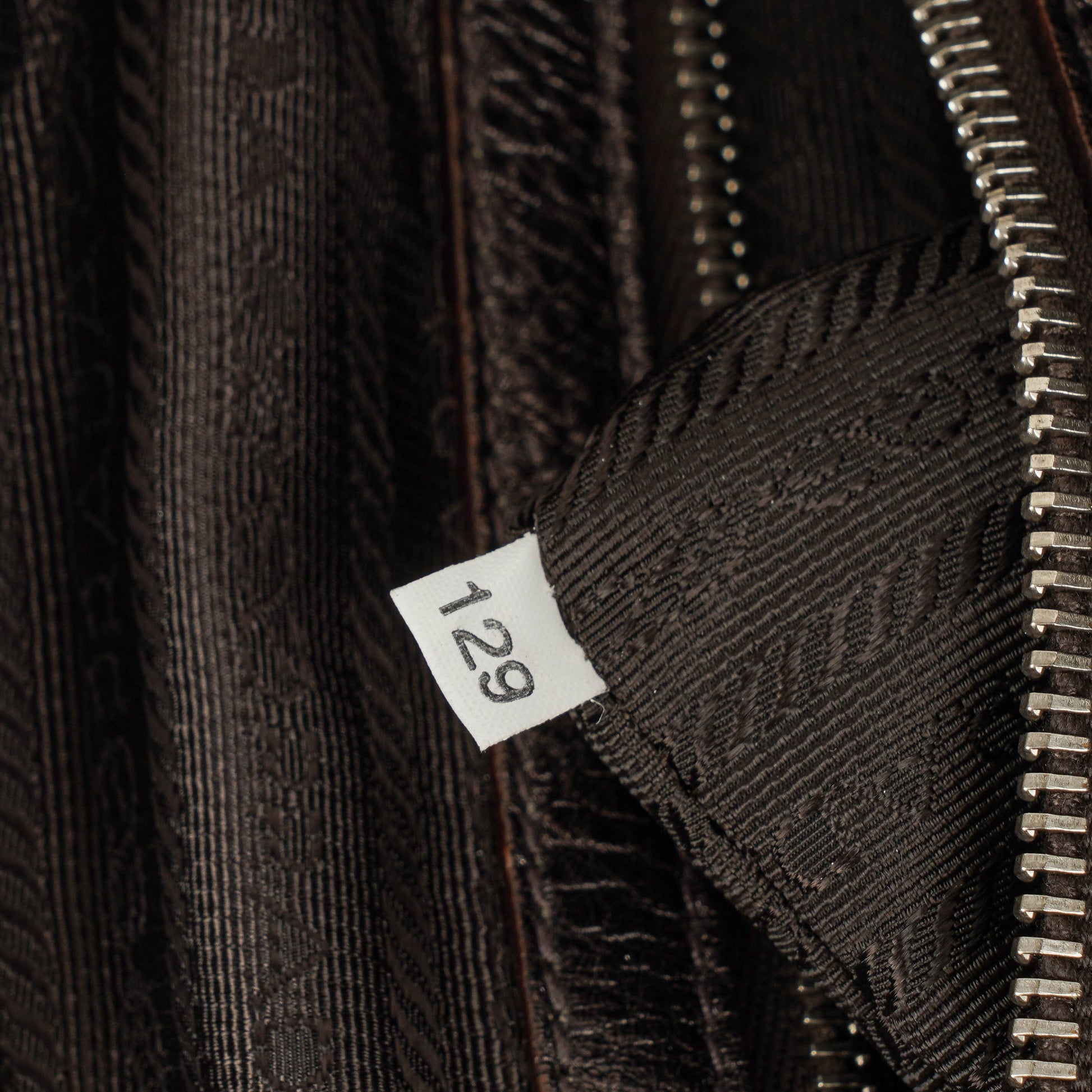 Prada Vitello Daino Antik Piombo Handtasche