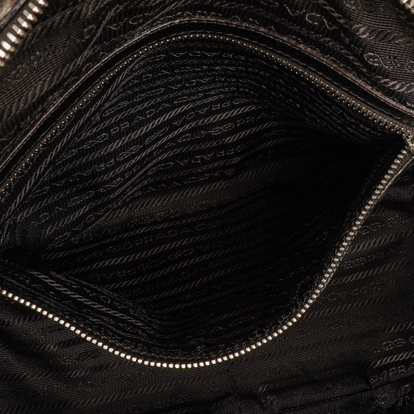 Prada Vitello Daino Antik Piombo Handtasche