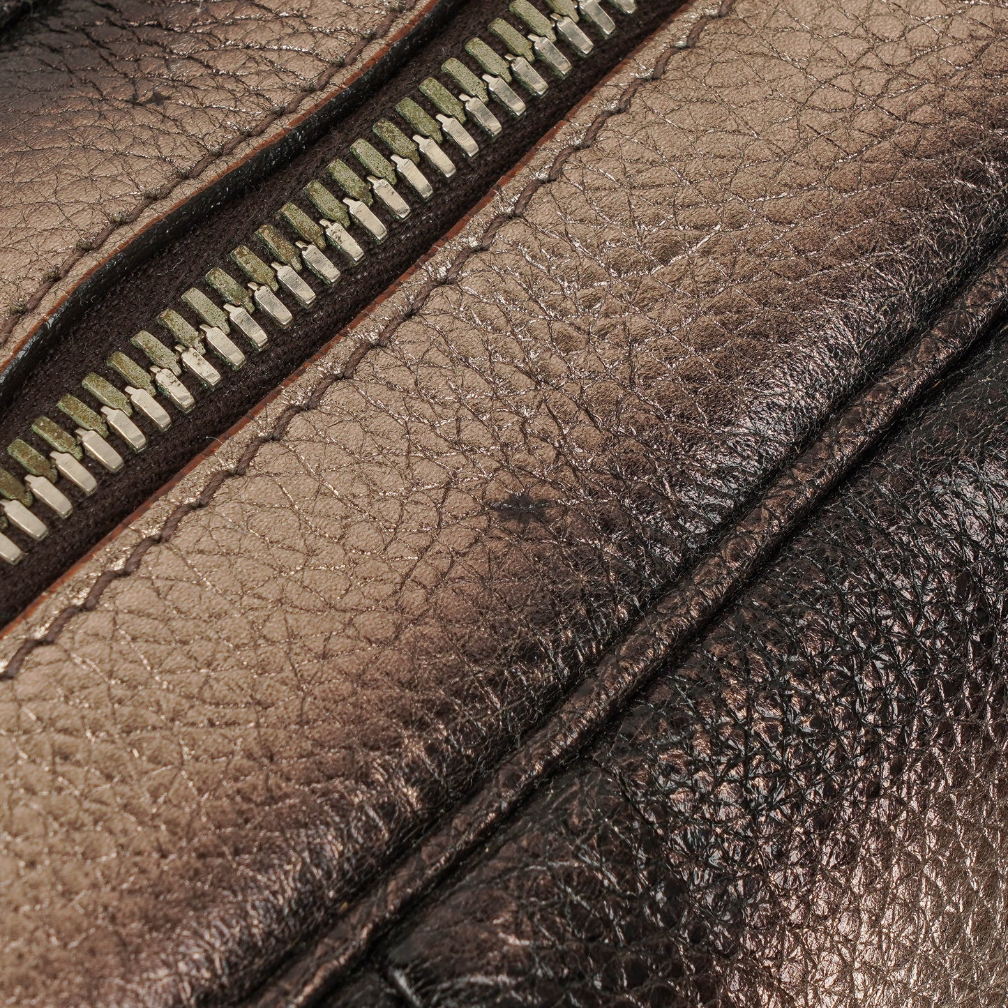 Prada Vitello Daino Antik Piombo Handtasche