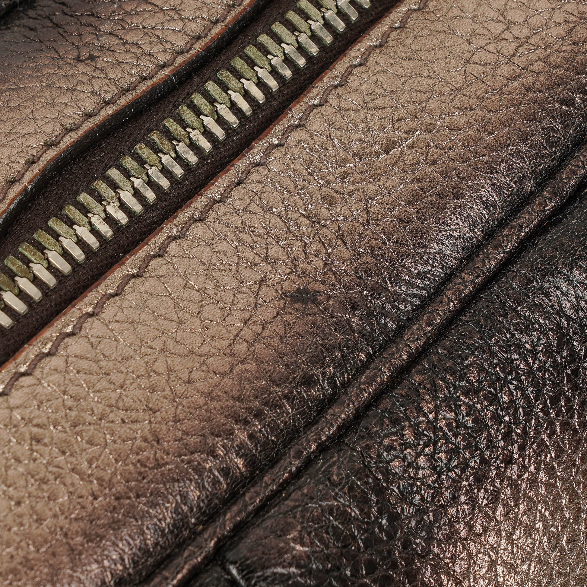 Prada Vitello Daino Antik Piombo Handtasche