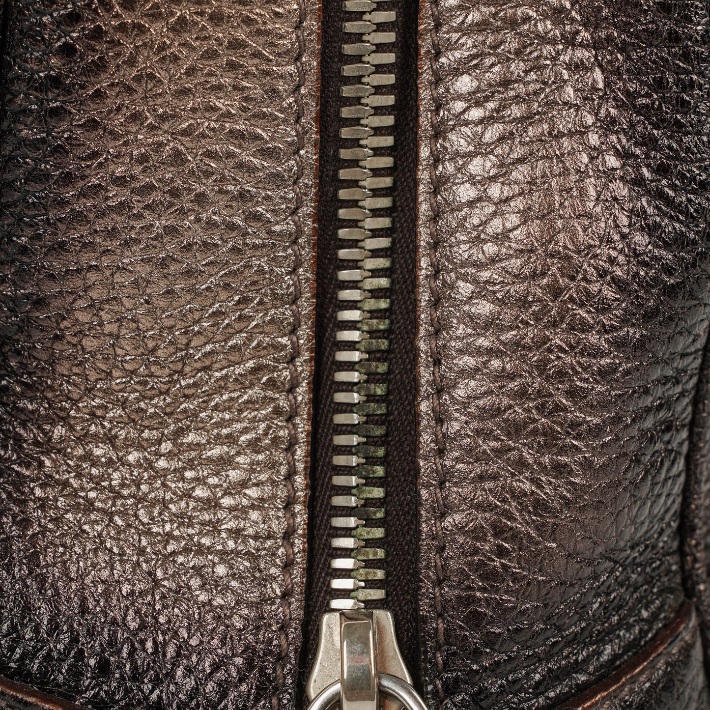 Prada Vitello Daino Antik Piombo Handtasche