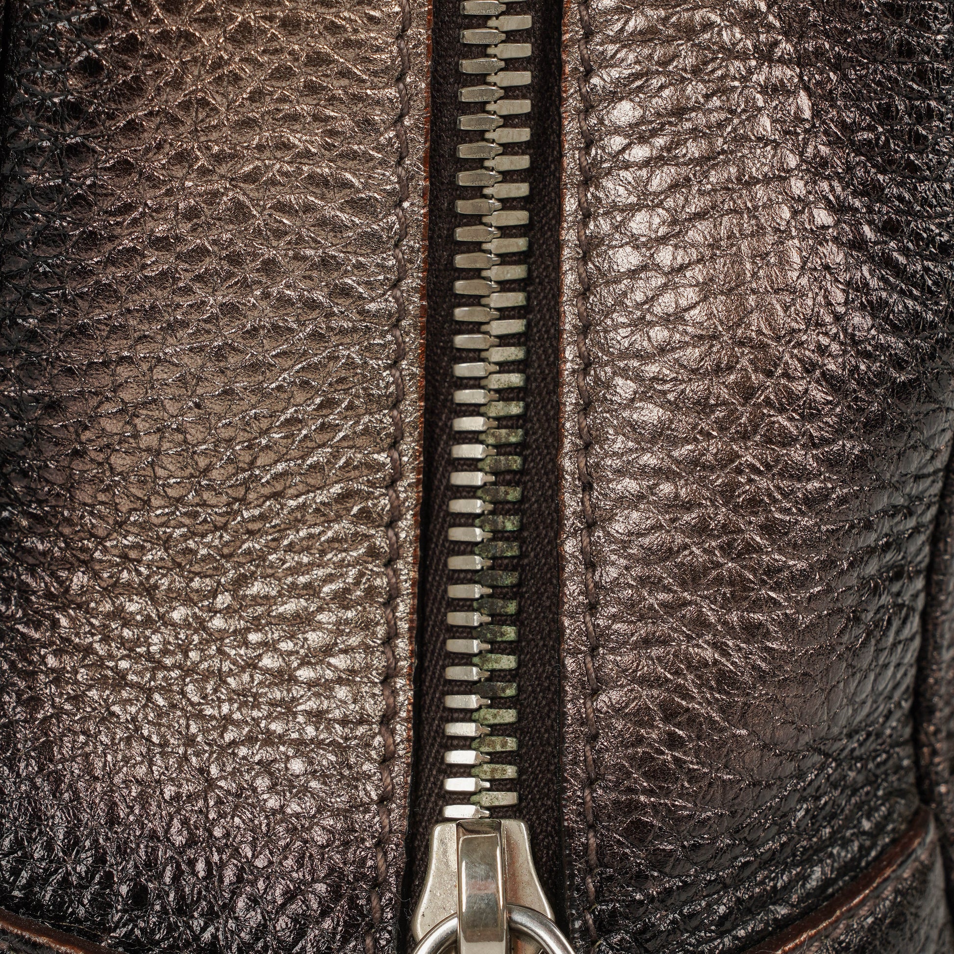 Prada Vitello Daino Antik Piombo Handtasche