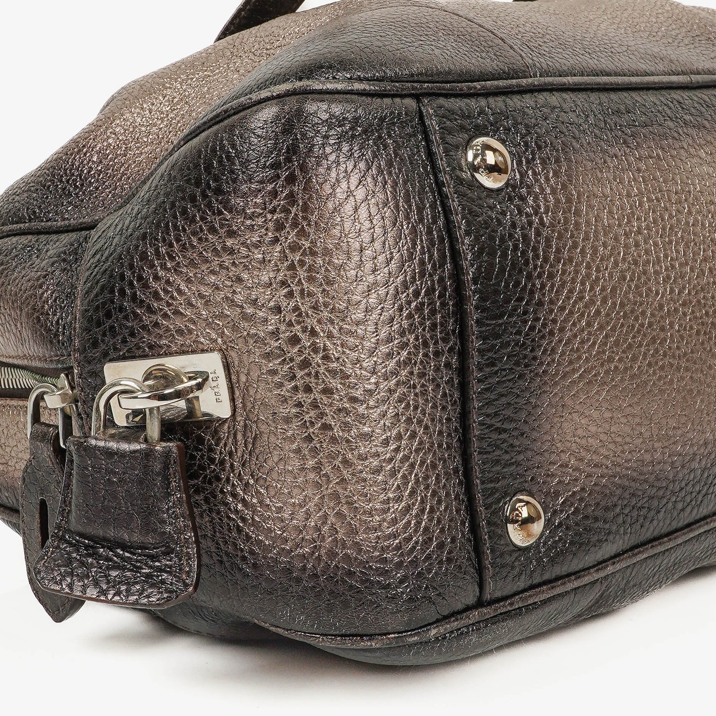 Prada Vitello Daino Antik Piombo Handtasche