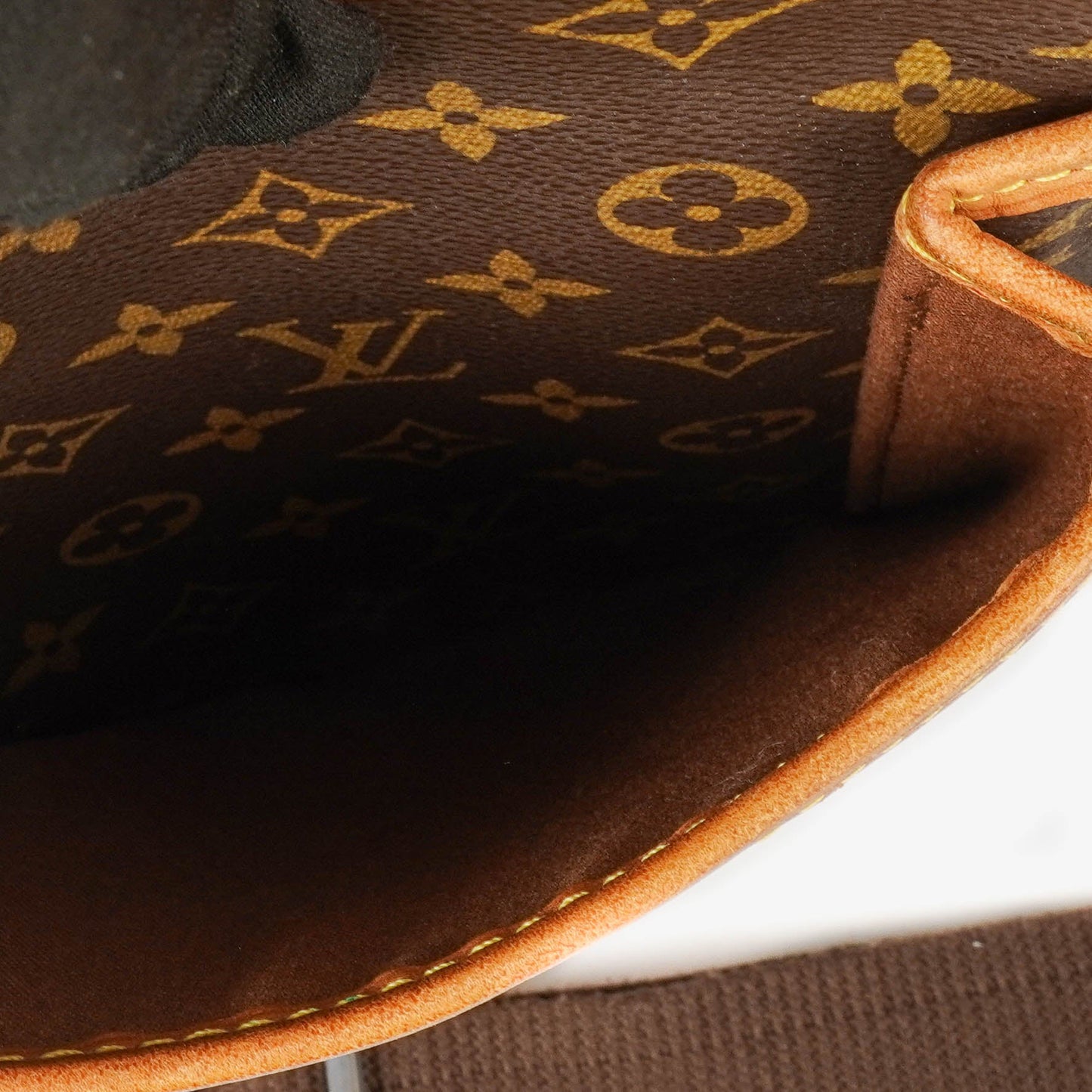 Louis Vuitton Sac Gibeciere GM Schultertasche aus Monogram Canvas