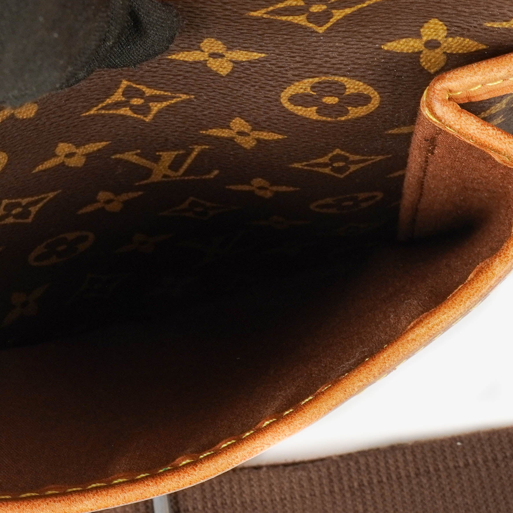 Louis Vuitton Sac Gibeciere GM Schultertasche aus Monogram Canvas