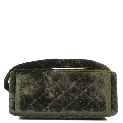 Chanel Flap Schultertasche aus olivgrünem gestepptem Samt