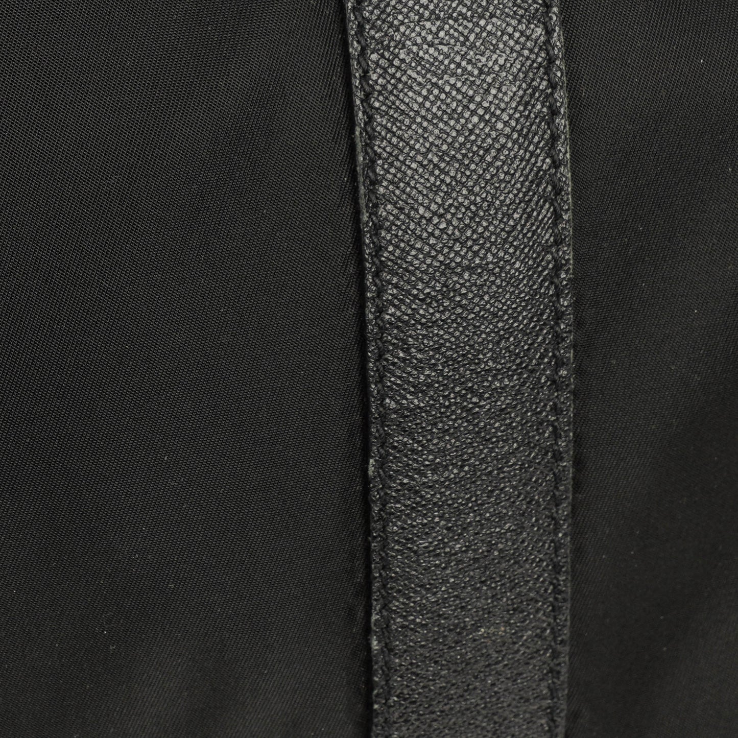 Prada Viaggio Reisetasche aus schwarzem Nylon und Nero Leder