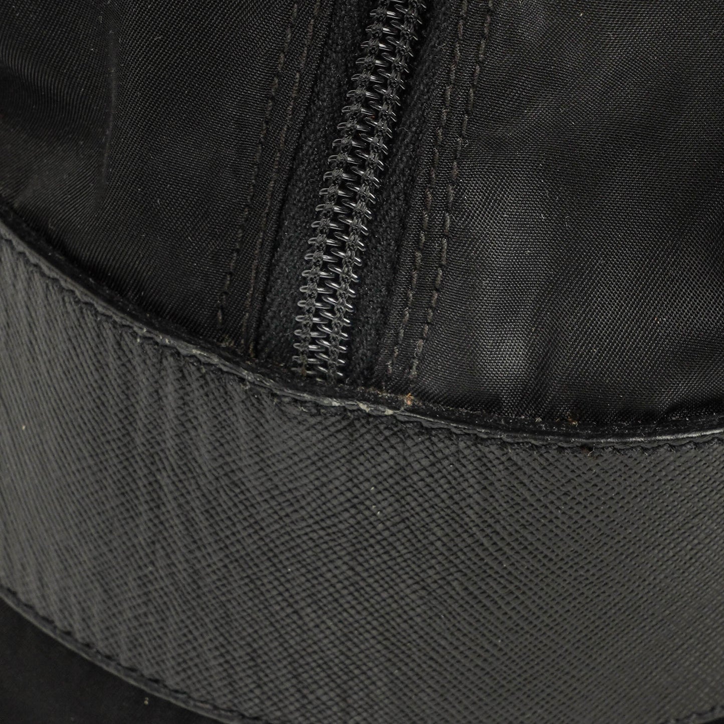Prada Viaggio Reisetasche aus schwarzem Nylon und Nero Leder