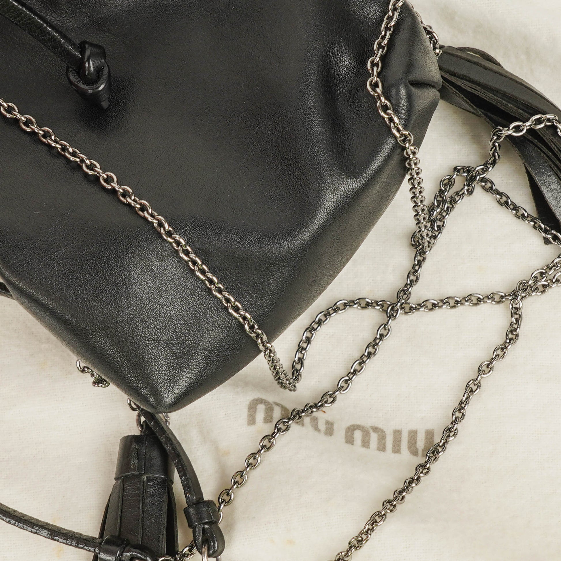 Miu Miu Mini Bucket schwarze Leder Schultertasche