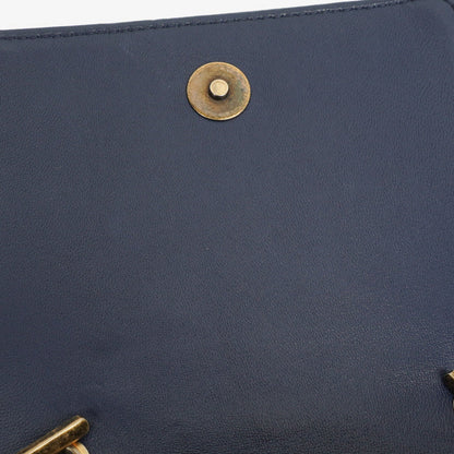 CHANEL Boy Brick Flap Bag aus marineblauem gestepptem Lammleder mit Nieten