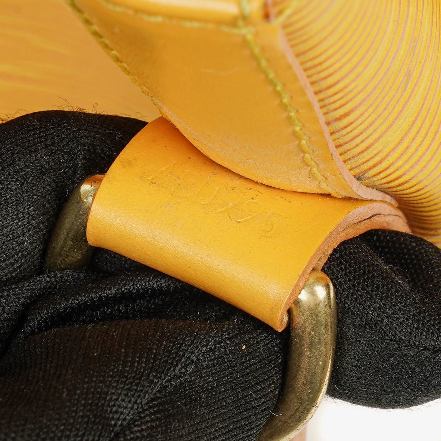 Louis Vuitton Noe Grande GM Schultertasche aus gelbem Epi-Leder