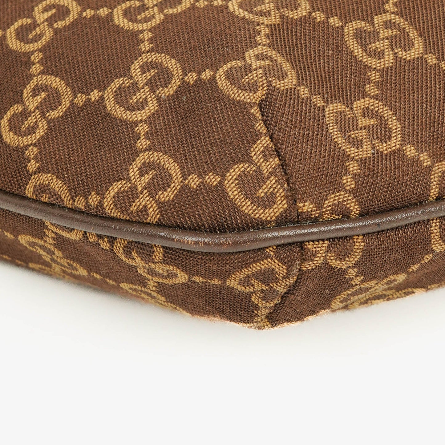 Gucci Pochette aus GG Canvas