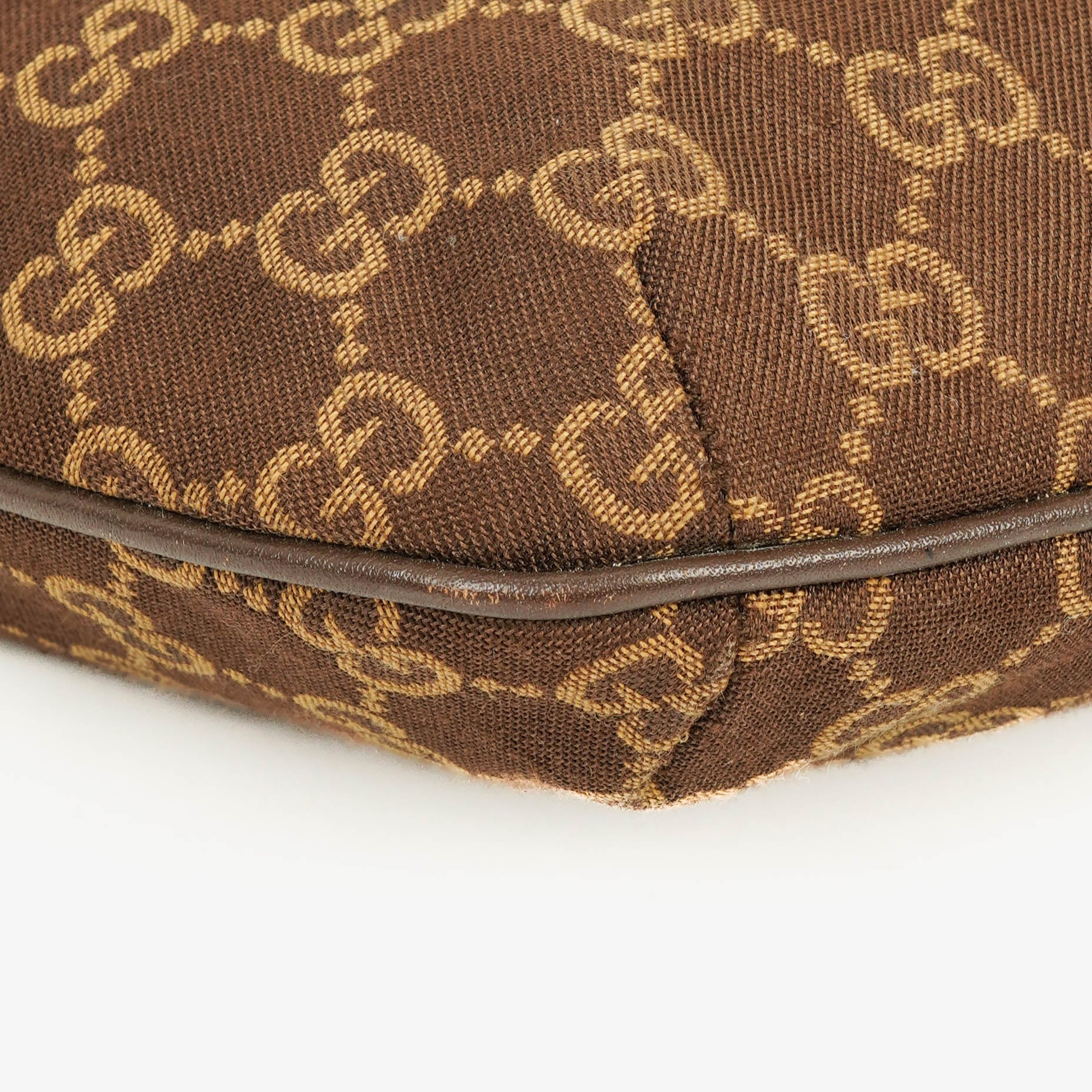 Gucci Pochette aus GG Canvas
