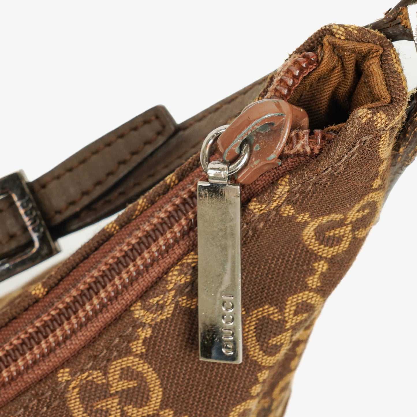 Gucci Pochette aus GG Canvas