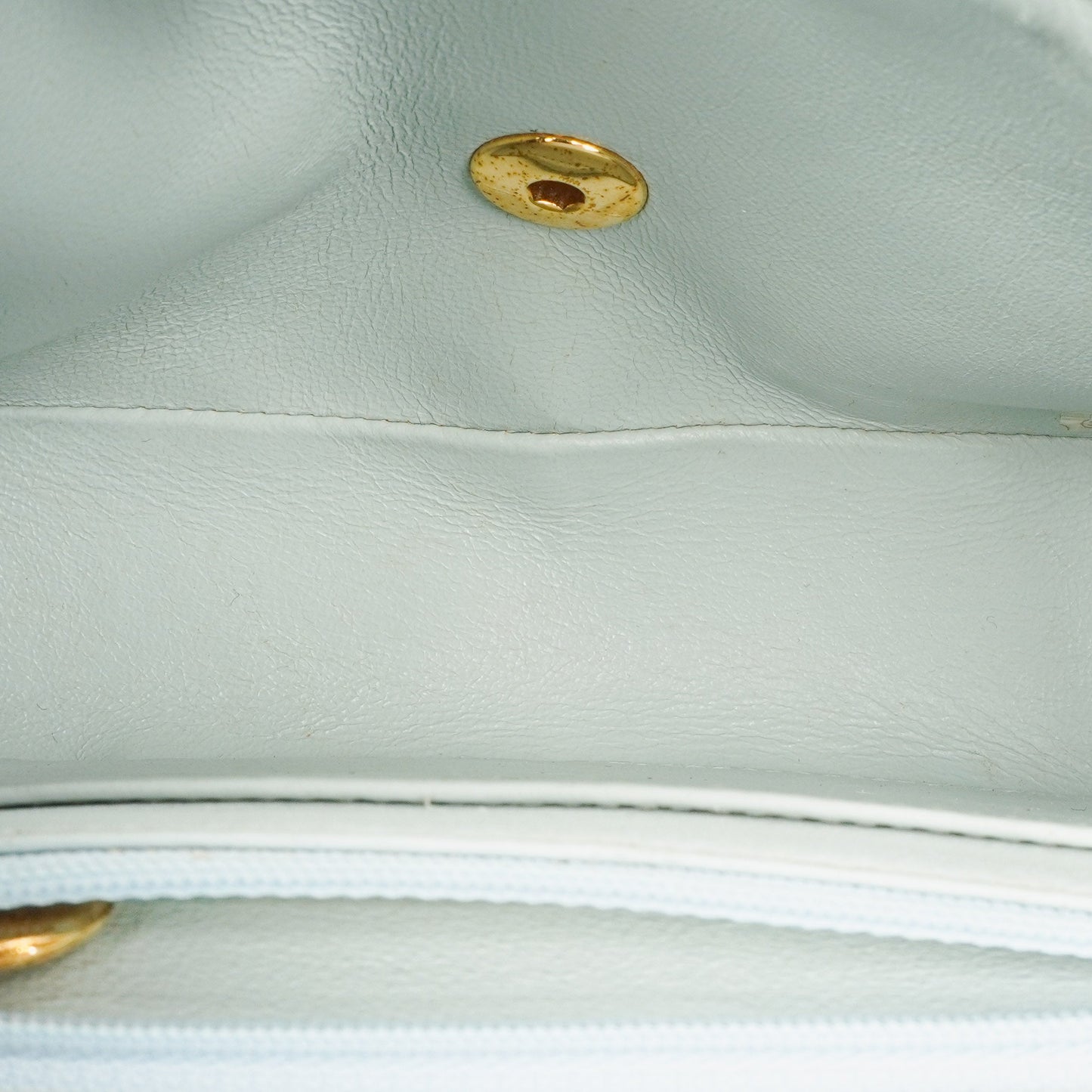 Chanel Vintage Mini Flap Tasche aus hellblauem gestepptem Wildleder