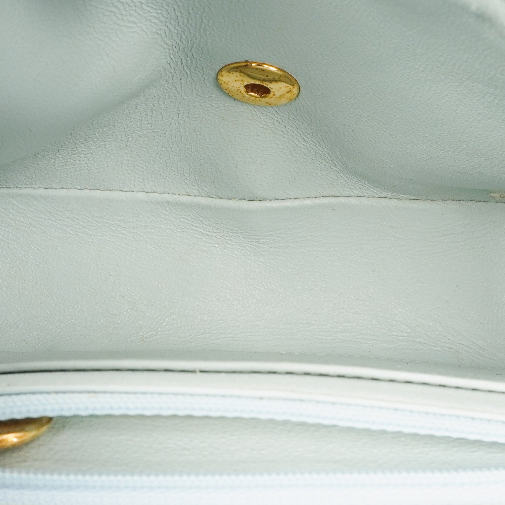 Chanel Vintage Mini Flap Tasche aus hellblauem gestepptem Wildleder