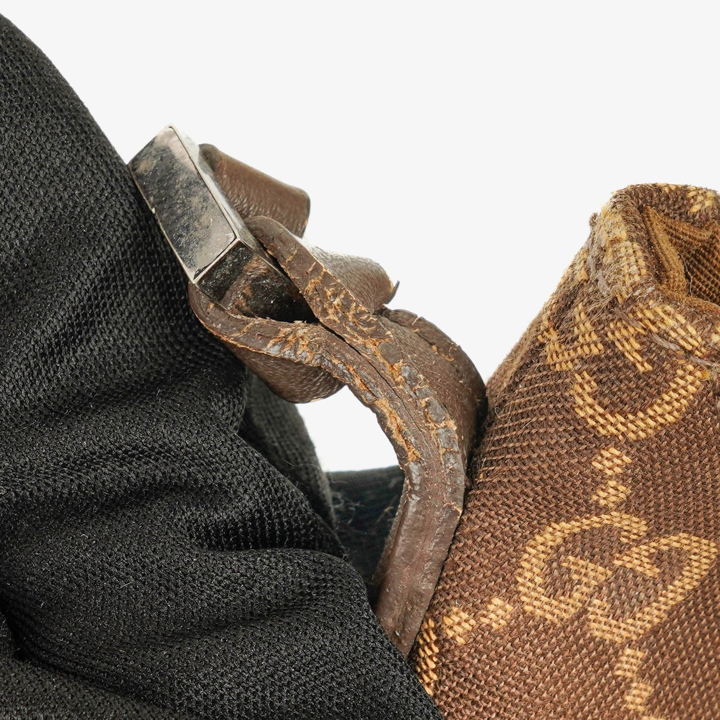 Gucci Pochette aus GG Canvas