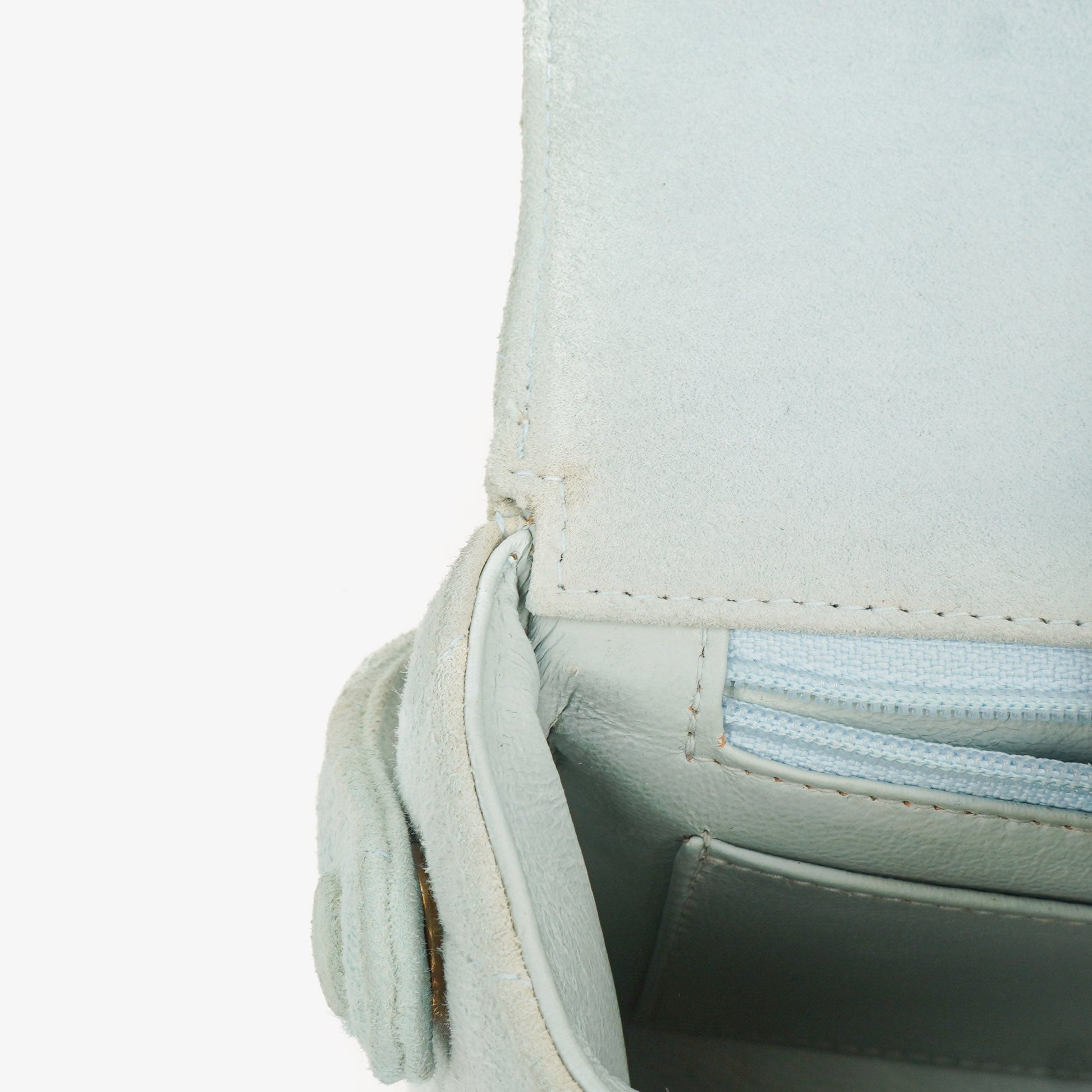 Chanel Vintage Mini Flap Tasche aus hellblauem gestepptem Wildleder