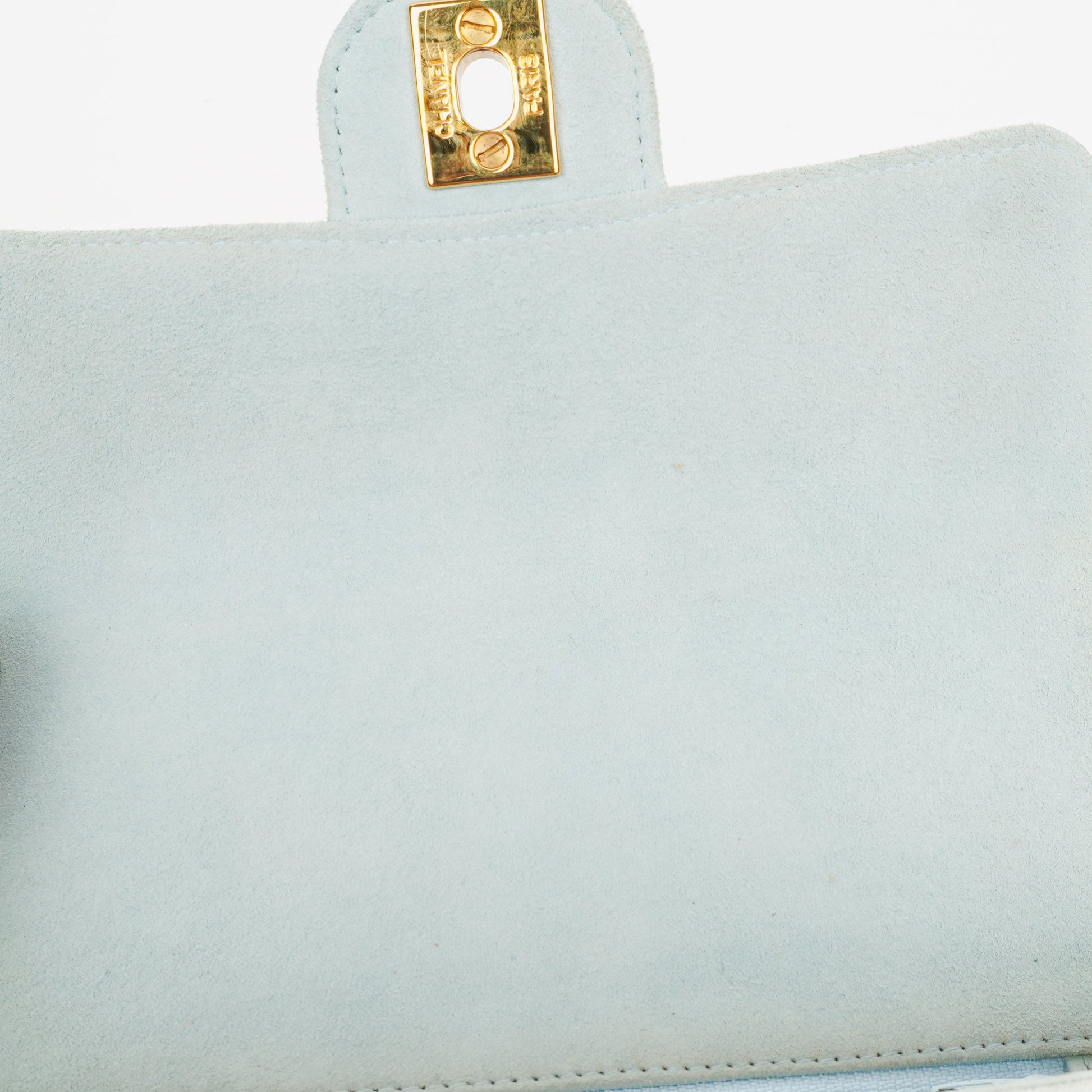 Chanel Vintage Mini Flap Tasche aus hellblauem gestepptem Wildleder