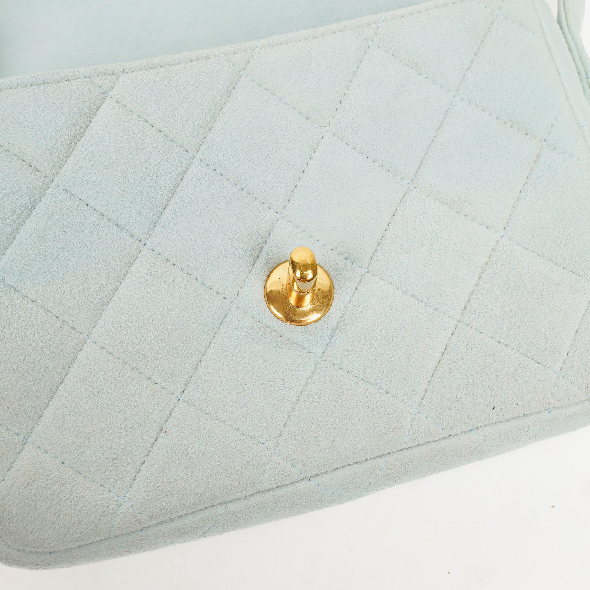 Chanel Vintage Mini Flap Tasche aus hellblauem gestepptem Wildleder