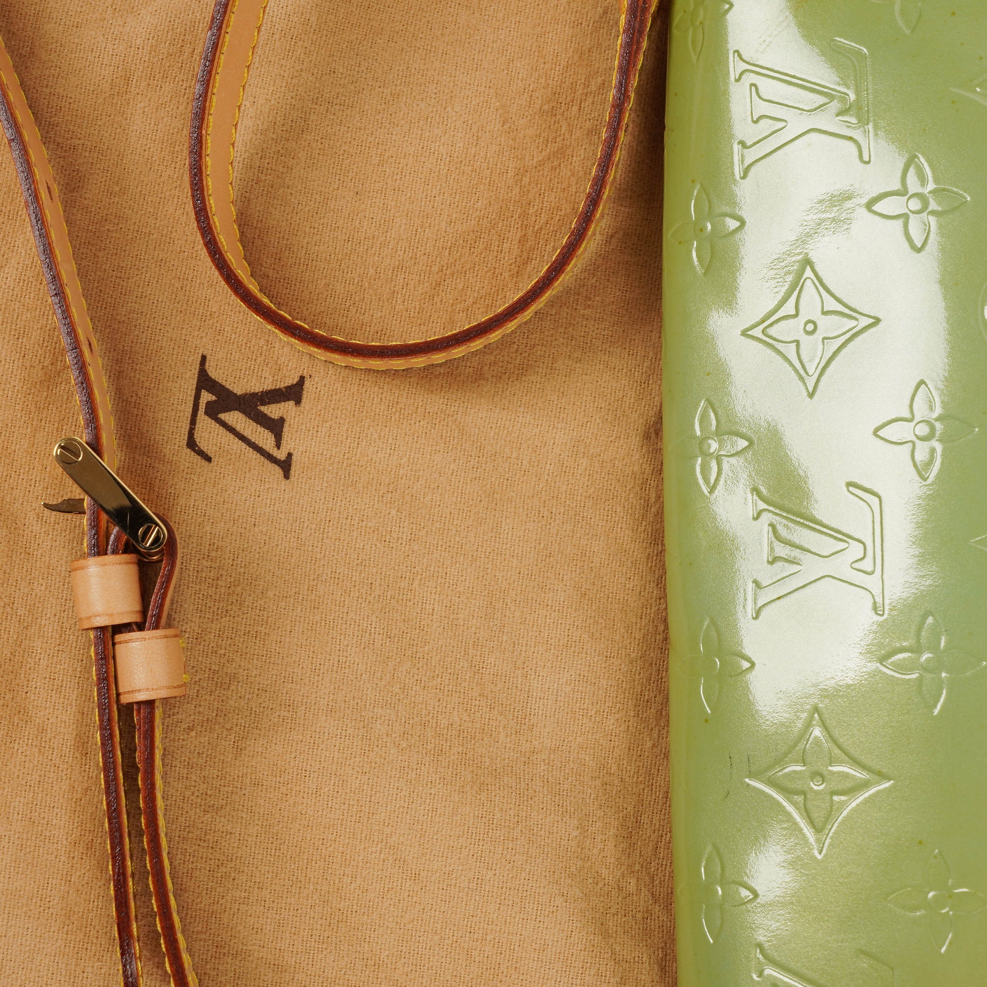 Louis Vuitton Thompson Monogram Vernis grüne Leder Schultertasche