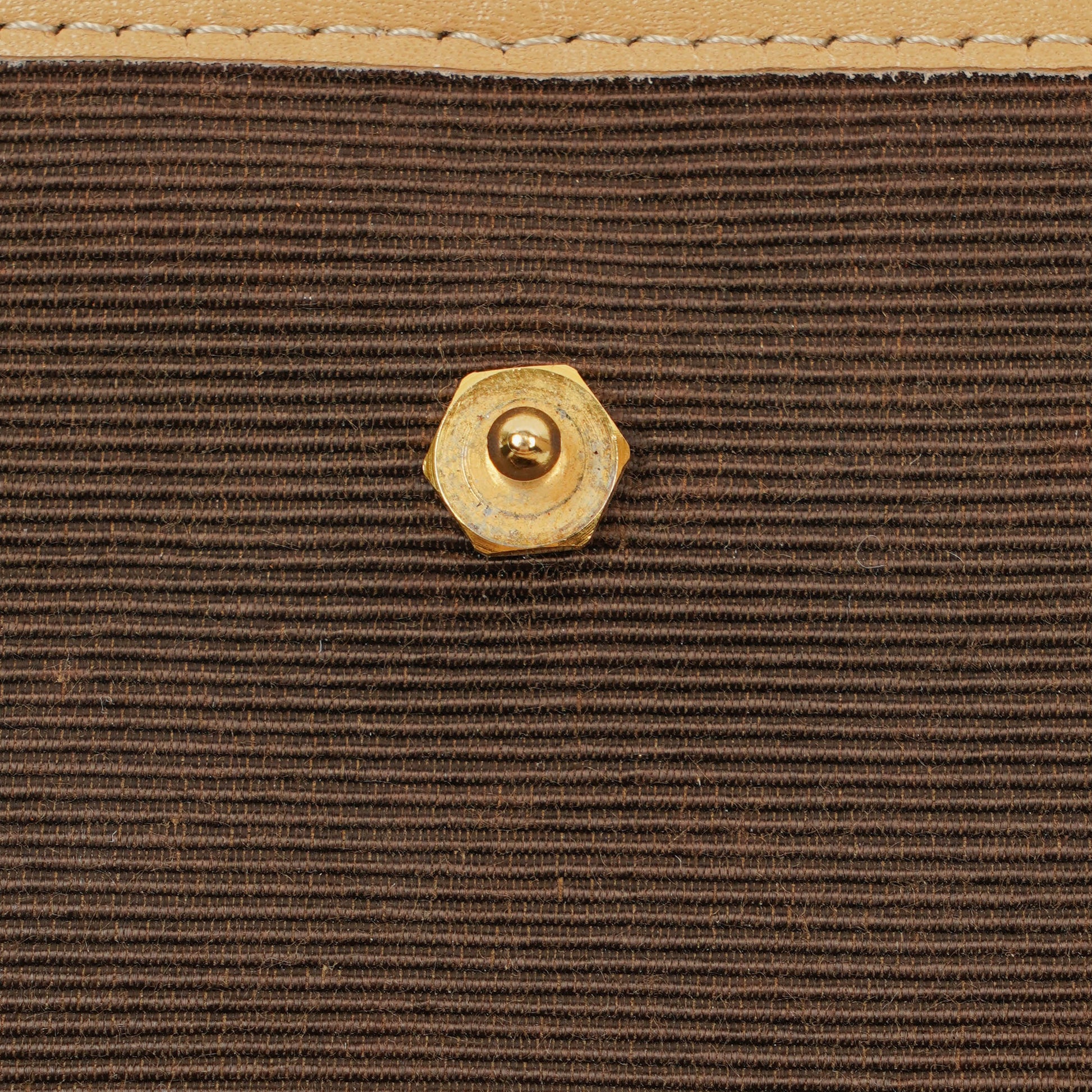 CHANEL Mini Flap Bag aus beigem gestepptem Lammleder mit 24K vergoldeten Beschlägen