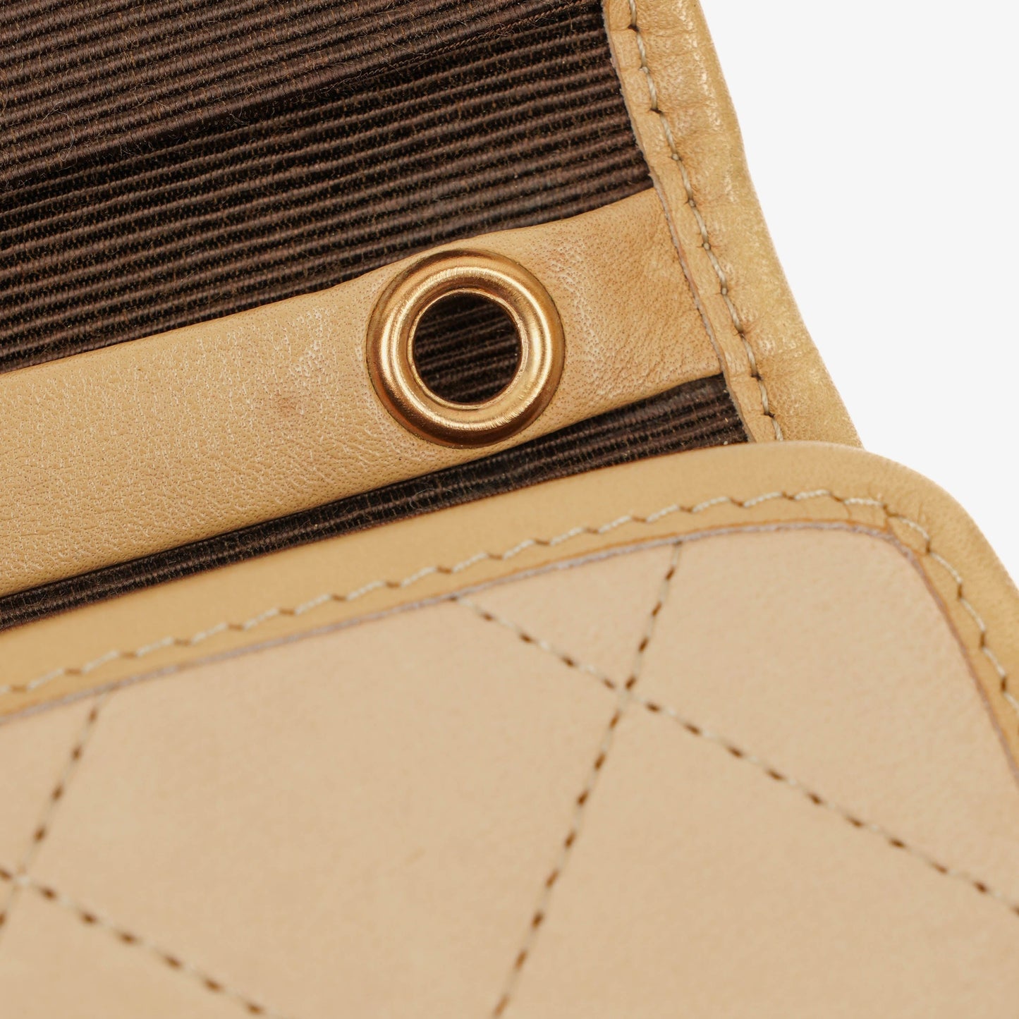 CHANEL Mini Flap Bag aus beigem gestepptem Lammleder mit 24K vergoldeten Beschlägen