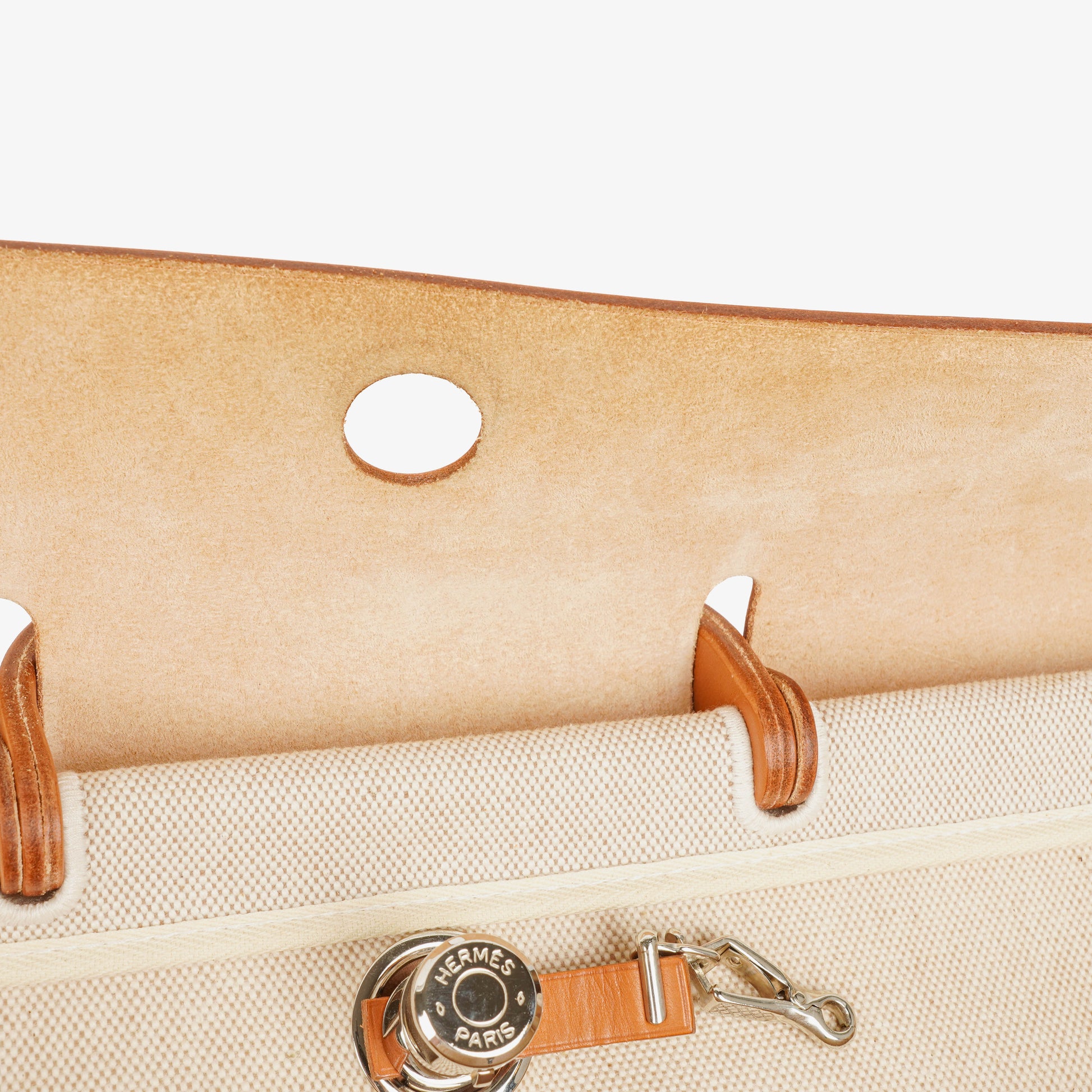 Hermès Herbag MM 2-Way Schultertasche aus Vache Hunter Criss Viking in Ecru Beige Naturel