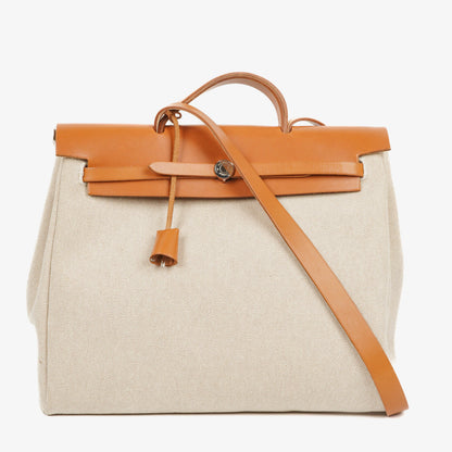 Hermès Herbag MM 2-Way Schultertasche aus Vache Hunter Criss Viking in Ecru Beige Naturel